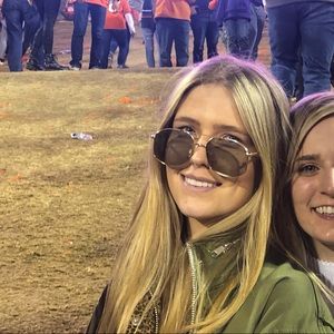 Meet your Posher, Abbie